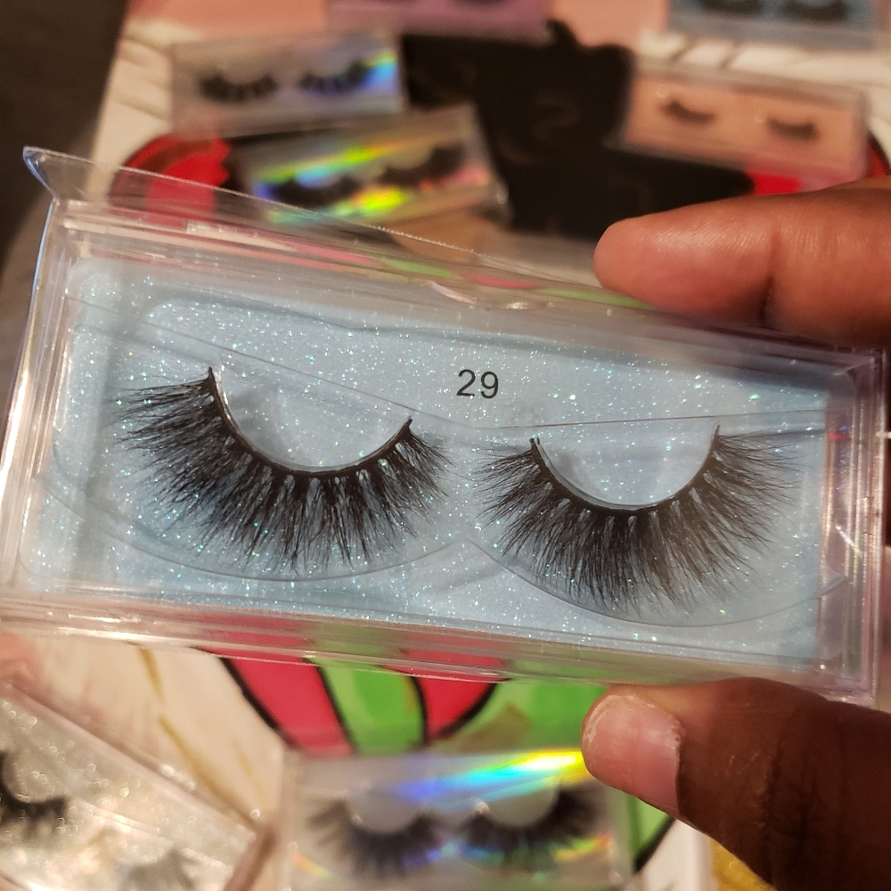 Lashes - Picture 5 of 8